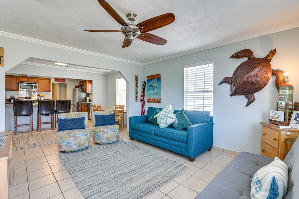 Living Room | Free WiFi | Central Heating & A/C | Full Sleeper Sofa
