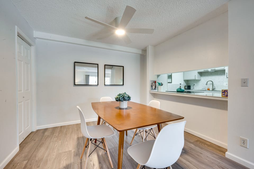 Dining Area | Dishware & Flatware Provided