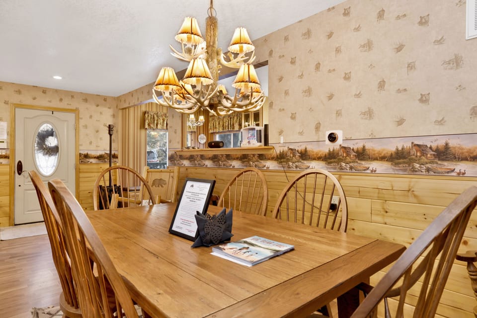 An inviting dining area designed for comfort and connection. The space feels open and airy, with a warm atmosphere that makes everyday meals and special gatherings equally enjoyable.
