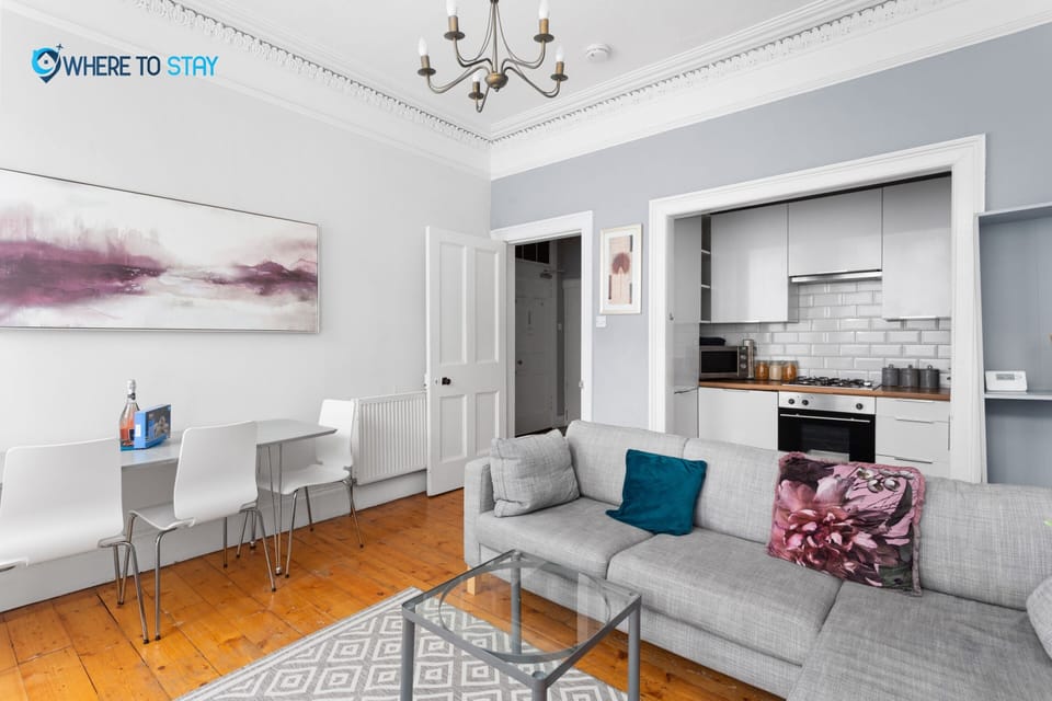Living Room / Lounge