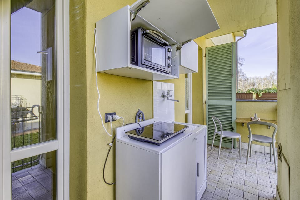 Outdoor kitchen