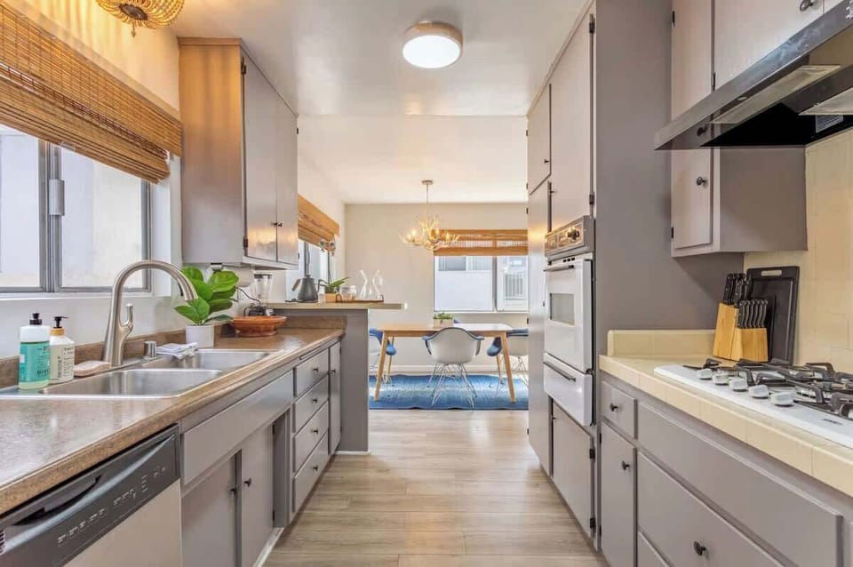 Whip up your favorite dishes in our fully stocked kitchen

https://youtu.be/HJu0hH2cdDA