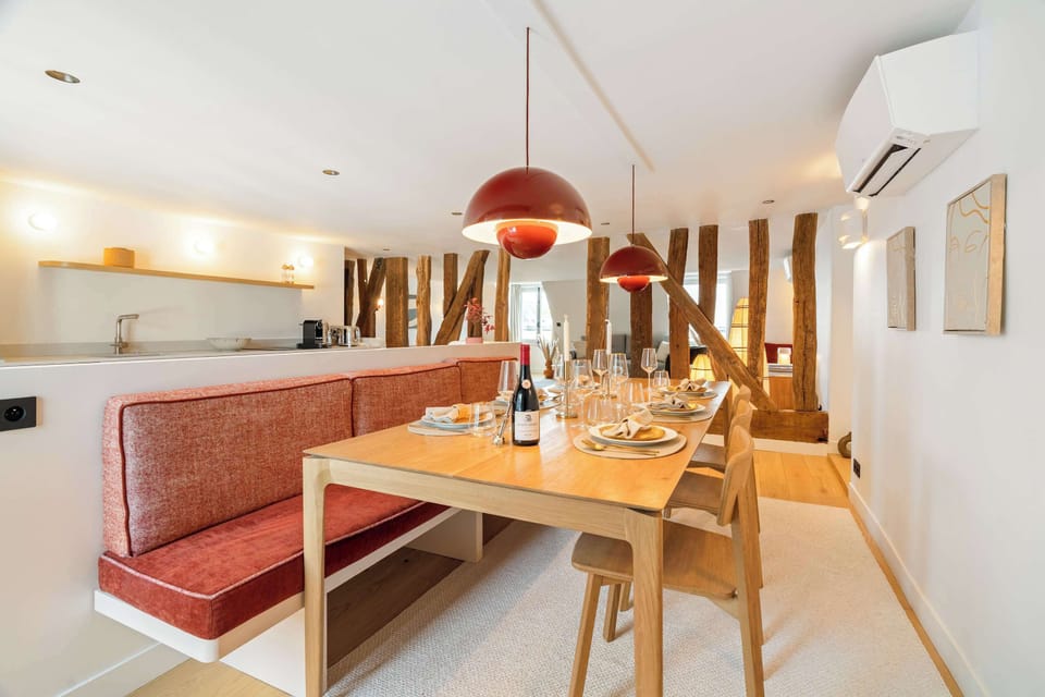 Spacious dinning room