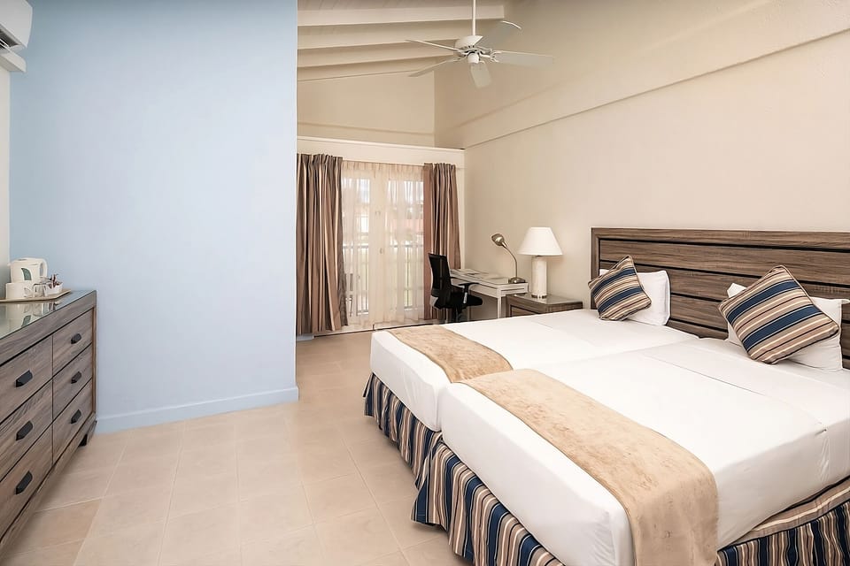 Unit with 2 single beds.  Exact unit will be assigned upon arrival. Views, colors and decor may vary.