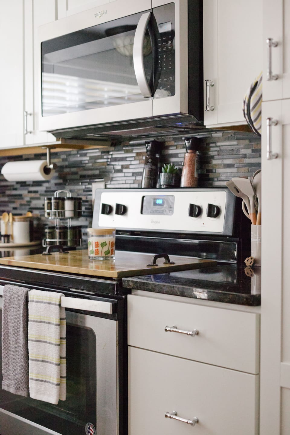 Where love and laughter simmer, and memories are always served fresh. Enjoy making meals at our fully stocked kitchen. 