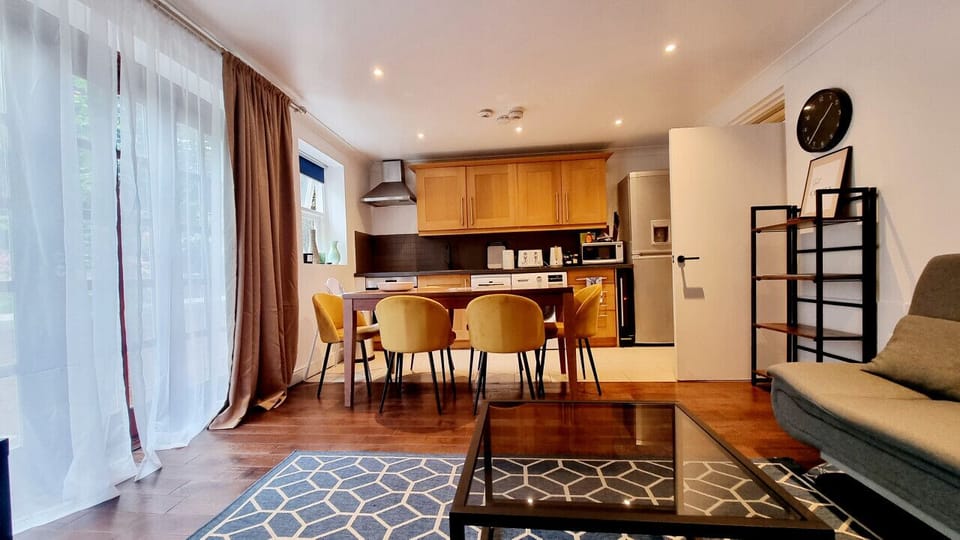 Kitchen/Dining Area