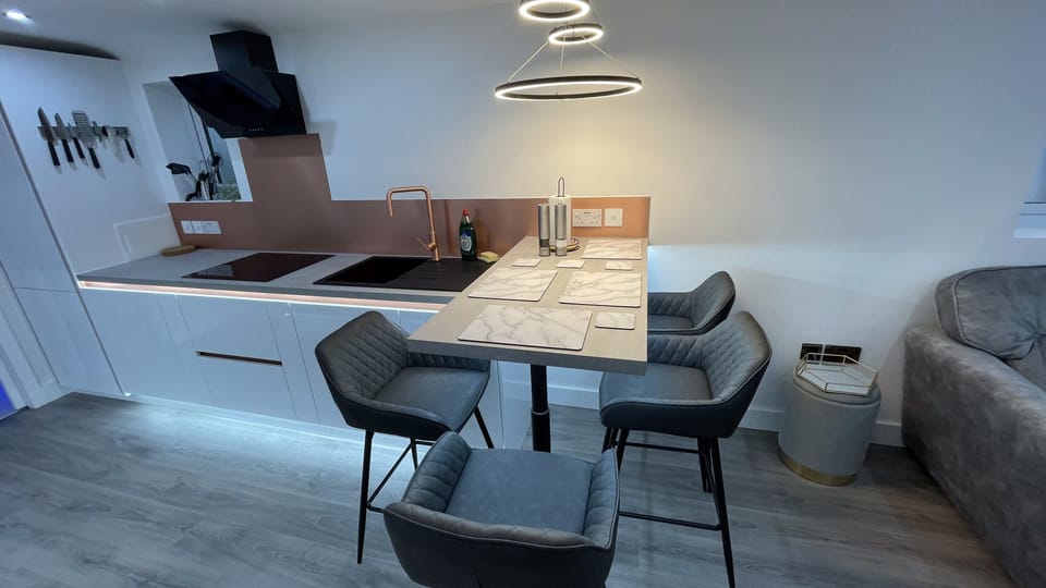 Dining Area (2)
