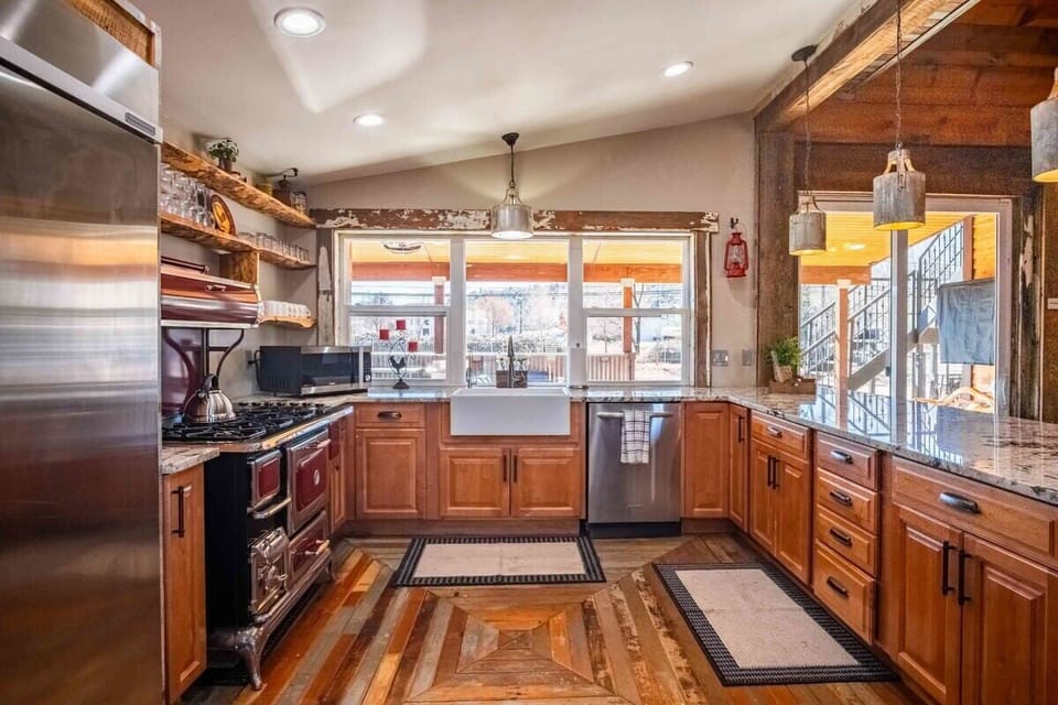 Large kitchen with all your supplies