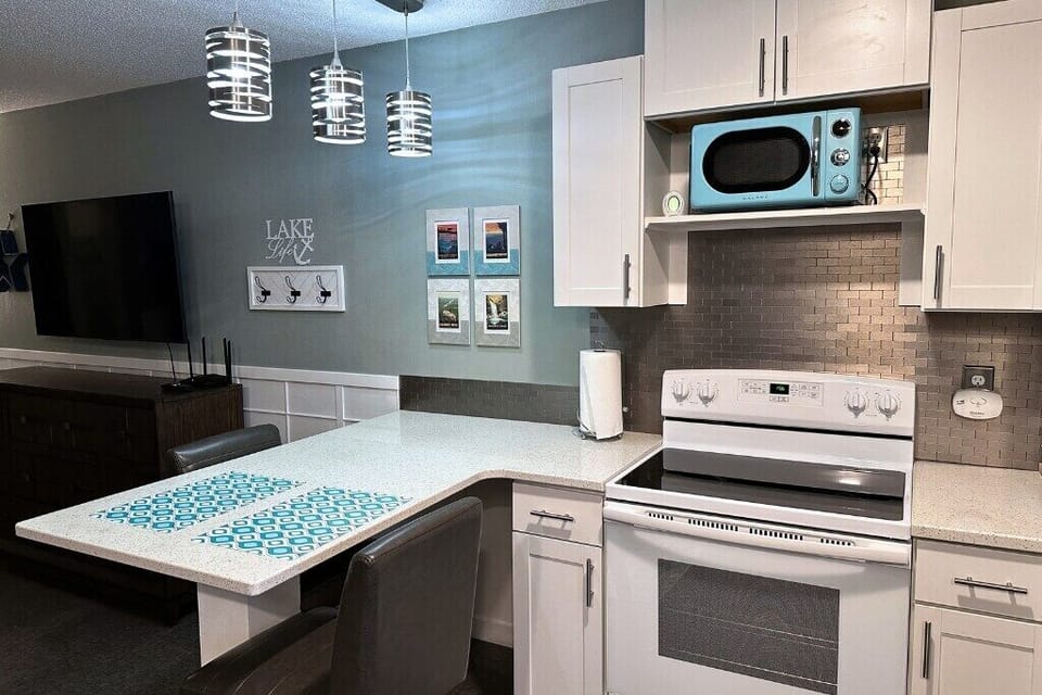 Kitchenette with bar seating