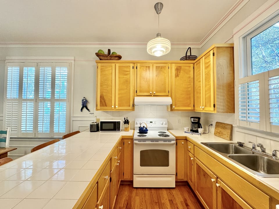 FULLY EQUIPPED KITCHEN ON FIRST STORY