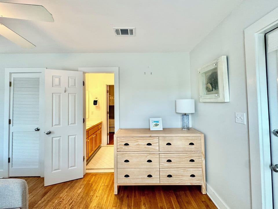 QUEEN ROOM VIEW FACING SHARED BATH AND BUNK ROOM
