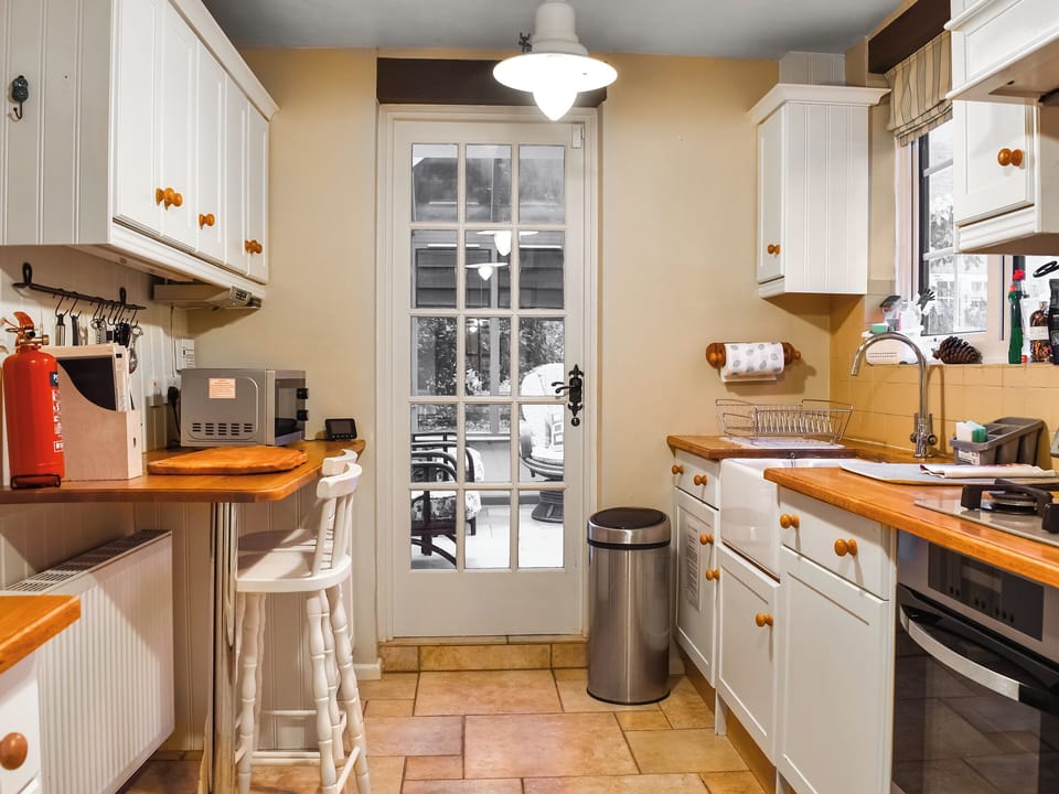 Kitchen | Smugglers Cottage, New Milton