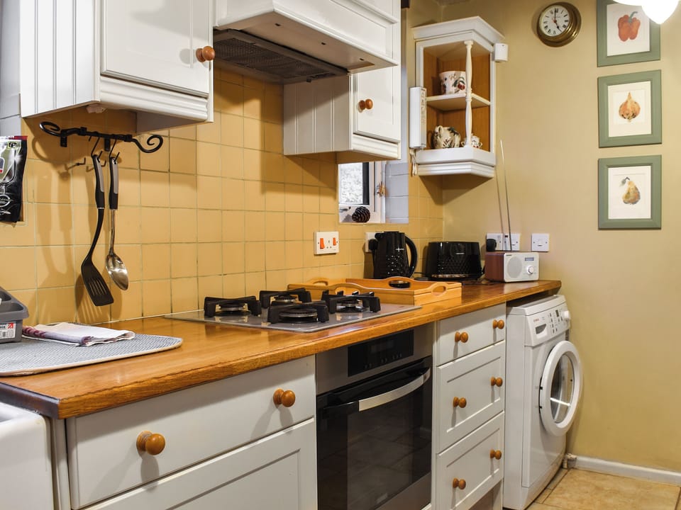 Kitchen | Smugglers Cottage, New Milton