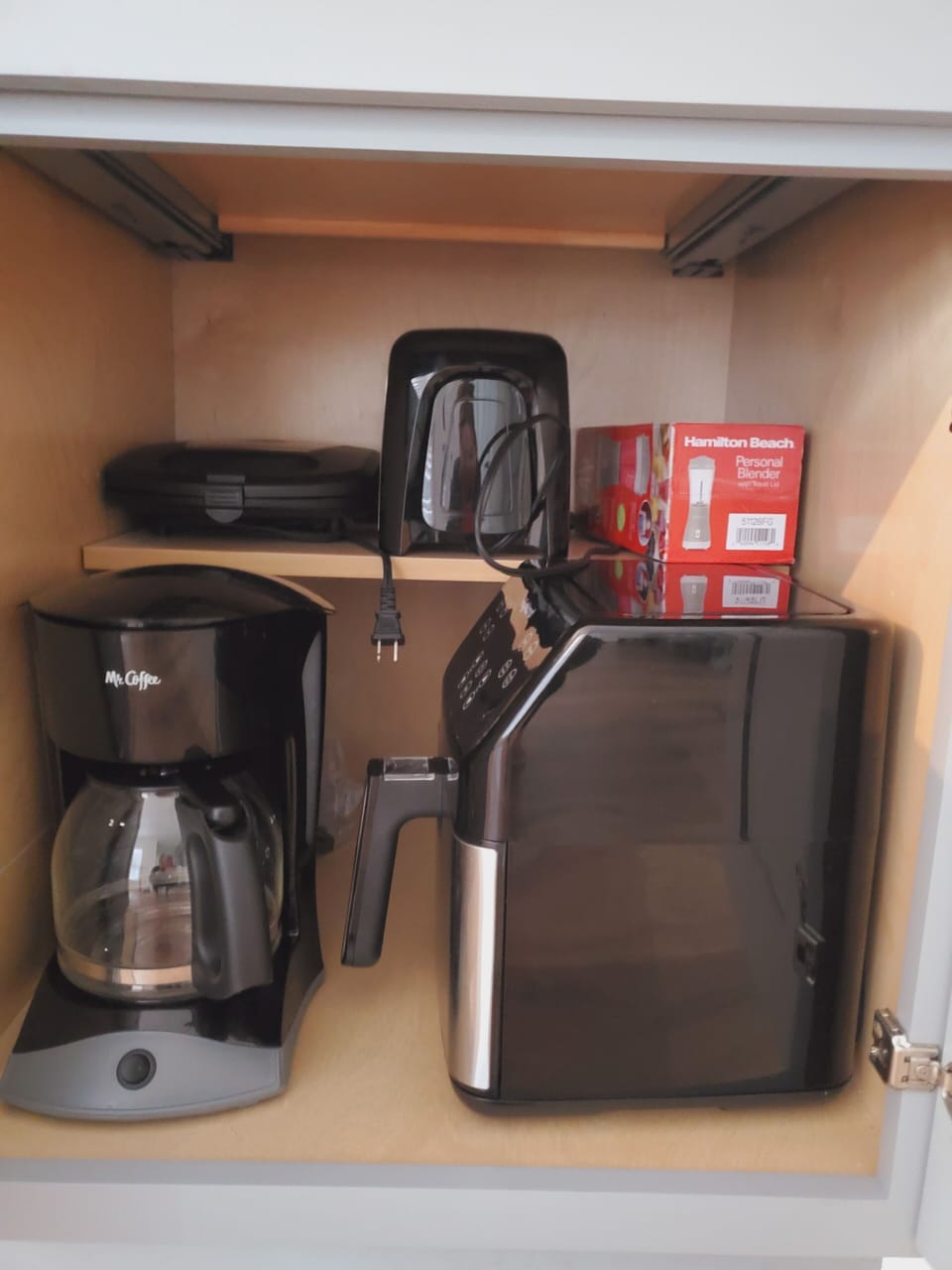 air fryer, toaster, sandwich maker, blender, instapot,coffee maker