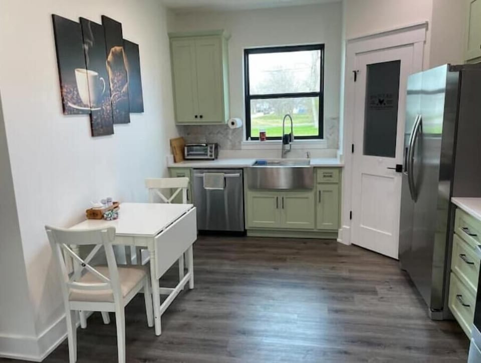 Kitchen w/ dinette.