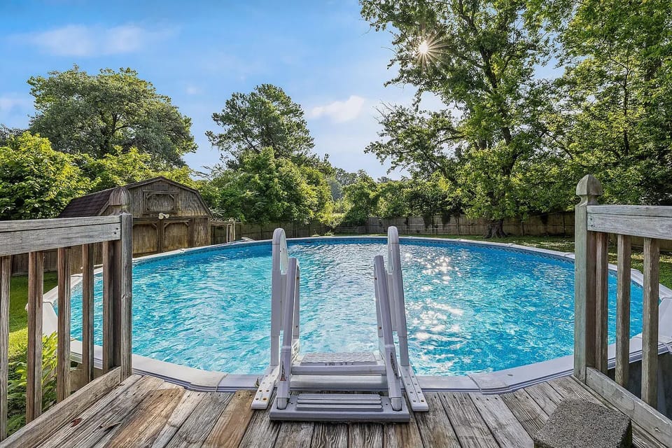 Gated, LARGE pool with deck, avl between April-Sept (1)