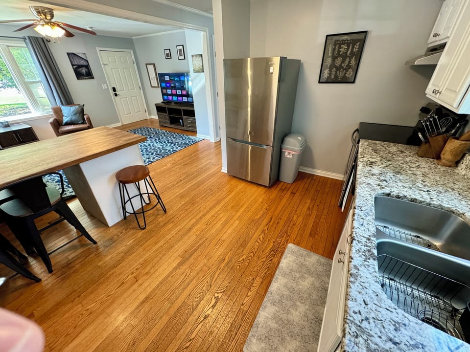 Fully Equipped Kitchen (2)