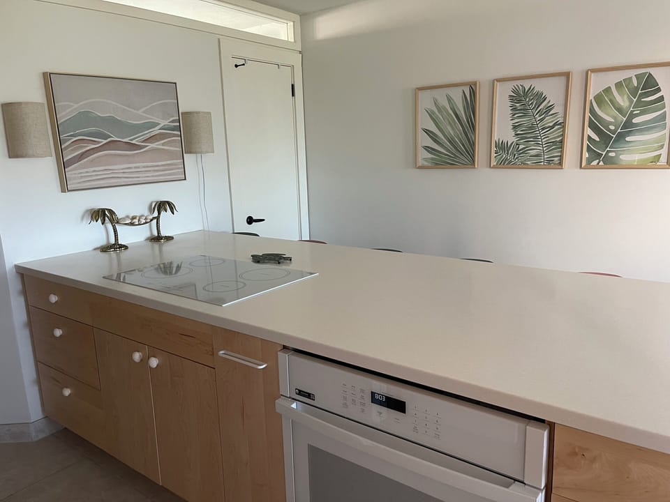 Plenty of seating at kitchen counter