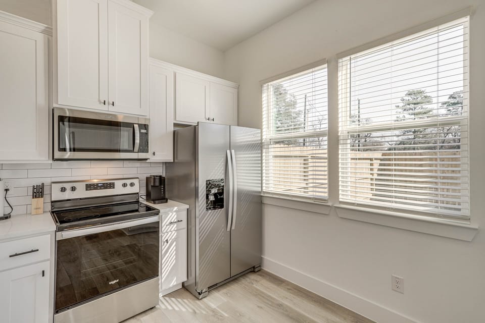 Kitchen | Cooking Basics | Dishware & Flatware Provided