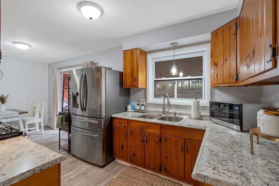 Fully equipped kitchen for those wanting to entertain.