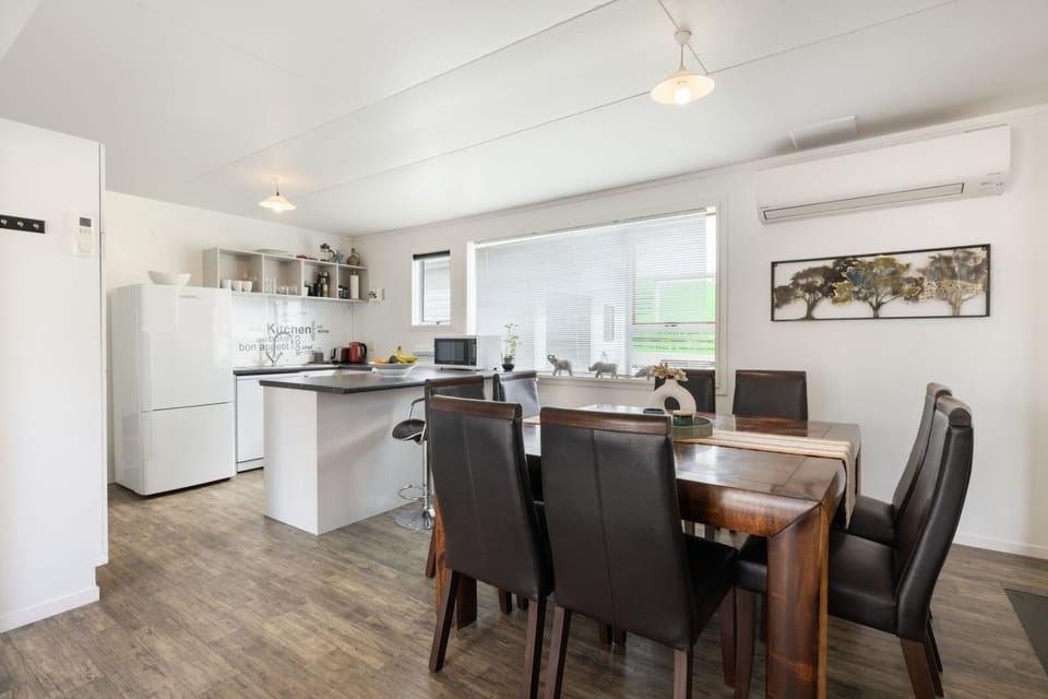 kitchen/dining
8 seater table and chairs + 3 bar stools