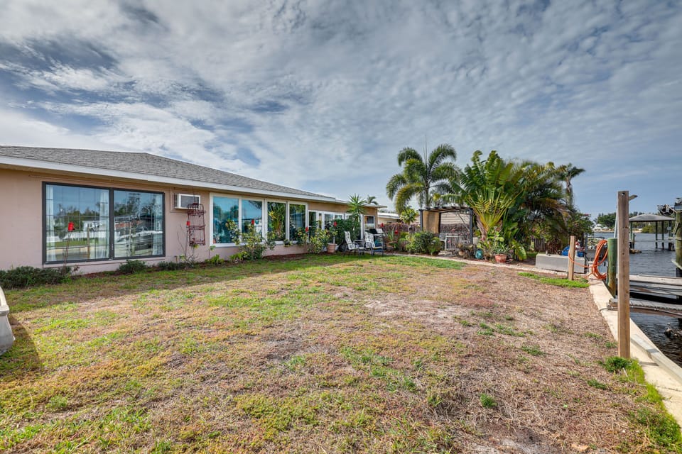 Ruskin Vacation Rental | 3BR | 2.5BA | 2 Steps to Enter | 2,400 Sq Ft