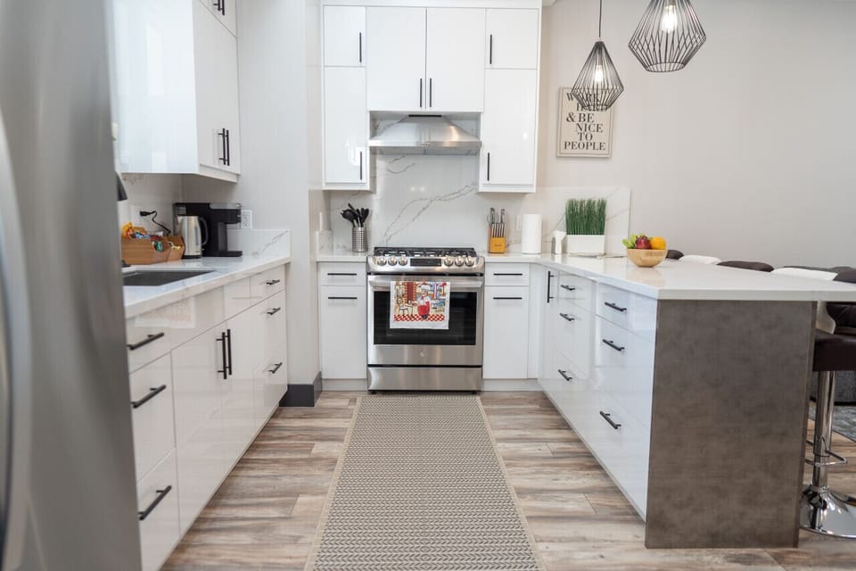 KITCHEN & DINING AREA