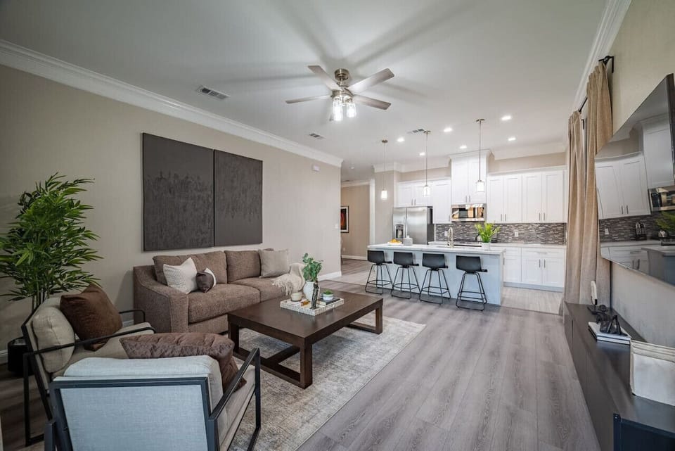Your first impression when you enter, a transitional space that makes you just want to cozy up in