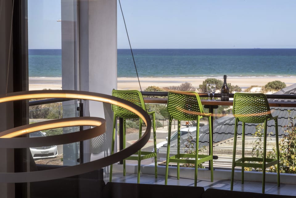 Elite Accommodation, Adelaide, Henley Beach, Sea View, Luxury Rental, WiFi, BBQ, Sleeps 9, Parking