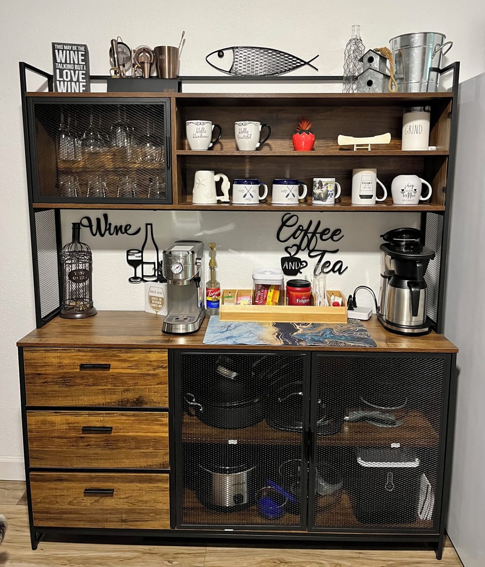 Coffee and Drink Bar  - Coffee and Tea provided!