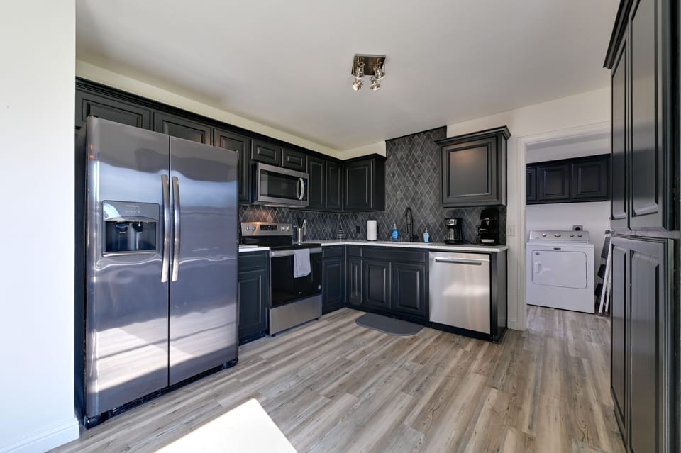 Kitchen | Equipped w/ Cooking Basics