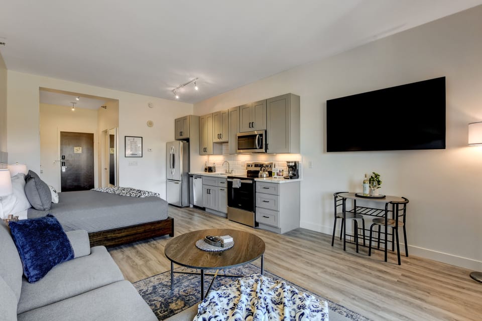 Studio condo with full kitchen