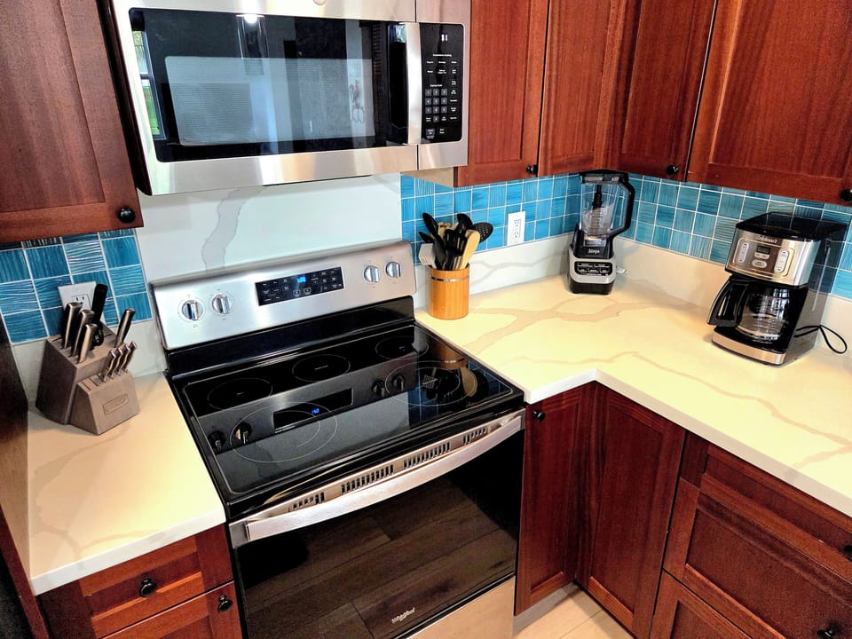 Full Kitchen, Fully Stocked, White Quartz Countertops, Aqua Backsplash Tile.