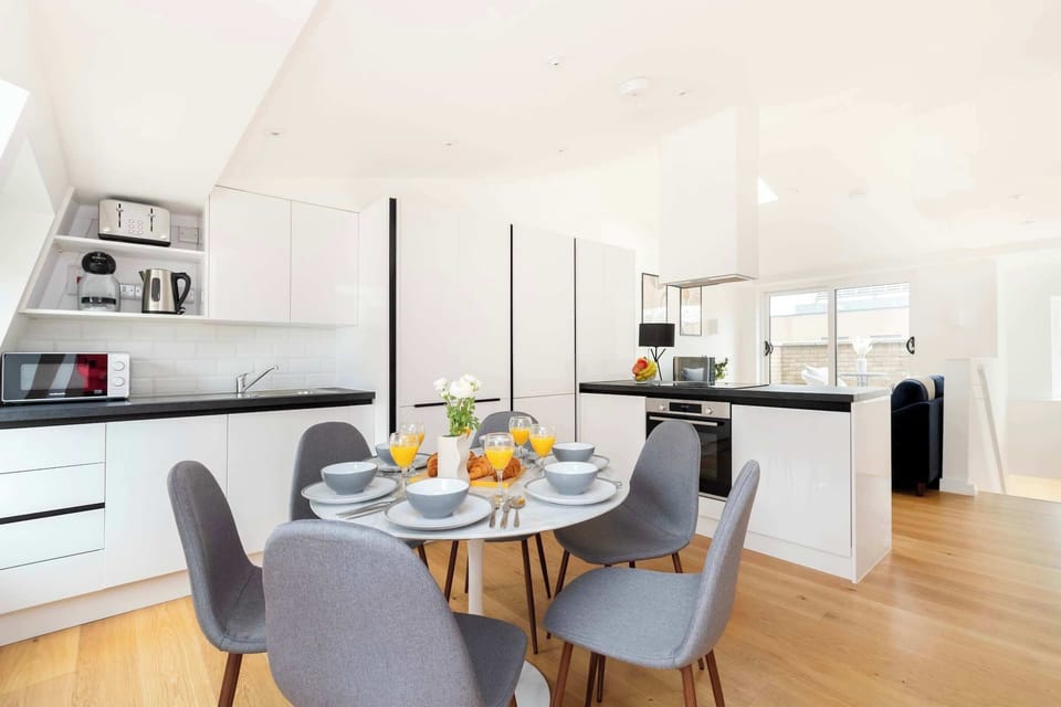 The kitchen and dining area