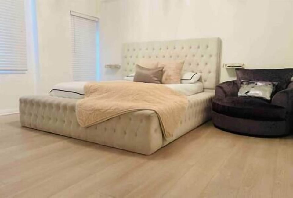 Bedroom 1 (1)