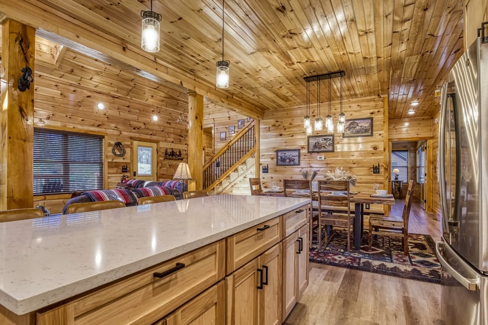 Smoky Mountain Cabin "Cozy Cub Cabin" - Kitchen island and dining area