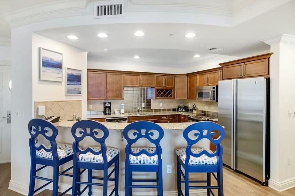 Eat-in bar seating