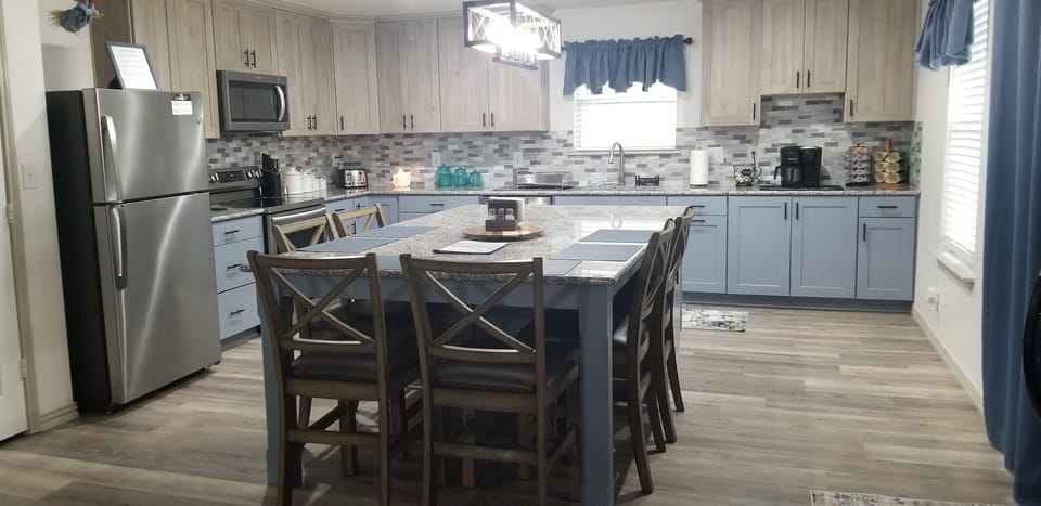 Spacious kitchen with lots of counter space and dining for 6 people.