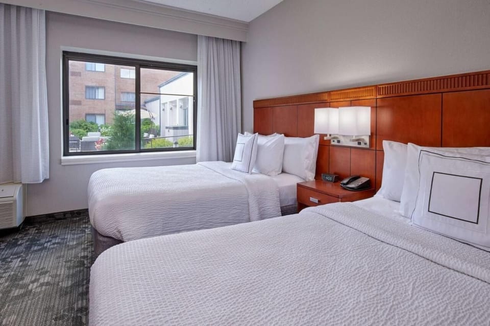 2 Queen size beds. Exact unit will be assigned upon arrival. Views, colors and decor may vary.