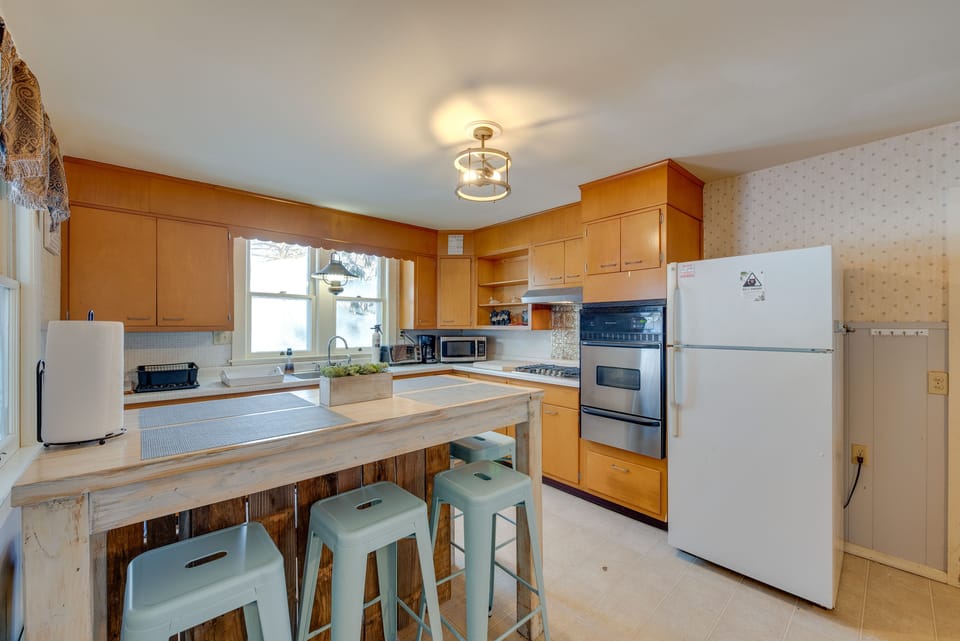 Kitchen | Equipped w/ Cooking Basics | Drip Coffee Maker | 1st Floor