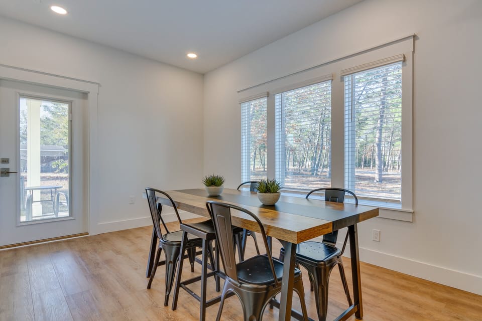 Dining Area | Dishware/Flatware Provided | Access to Patio