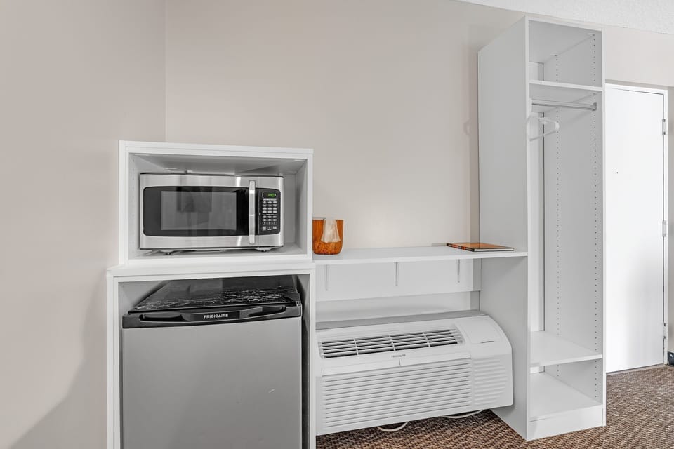 Appliance, Microwave, Oven, Indoors, Kitchen