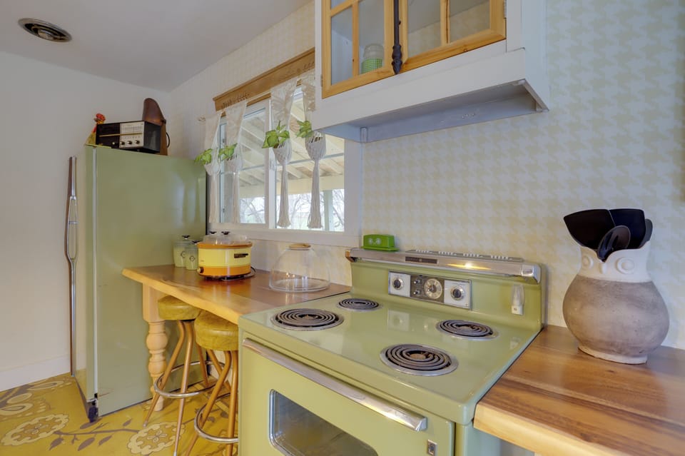 Kitchen | Mid-Century Modern Farmhouse | Dishware/Flatware