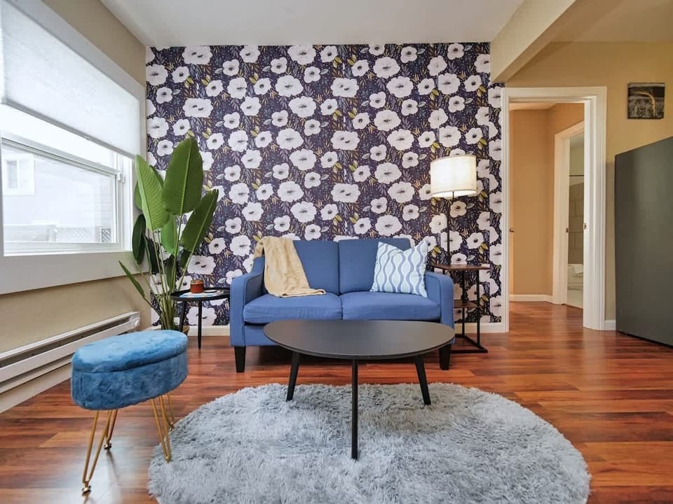 Settle into this bright living room — the perfect place to read a book, sip tea, or plan your next adventure in the city. 🌿