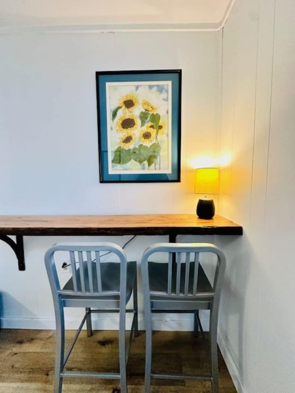 If you have to check in at work here is a quiet spot for you. 