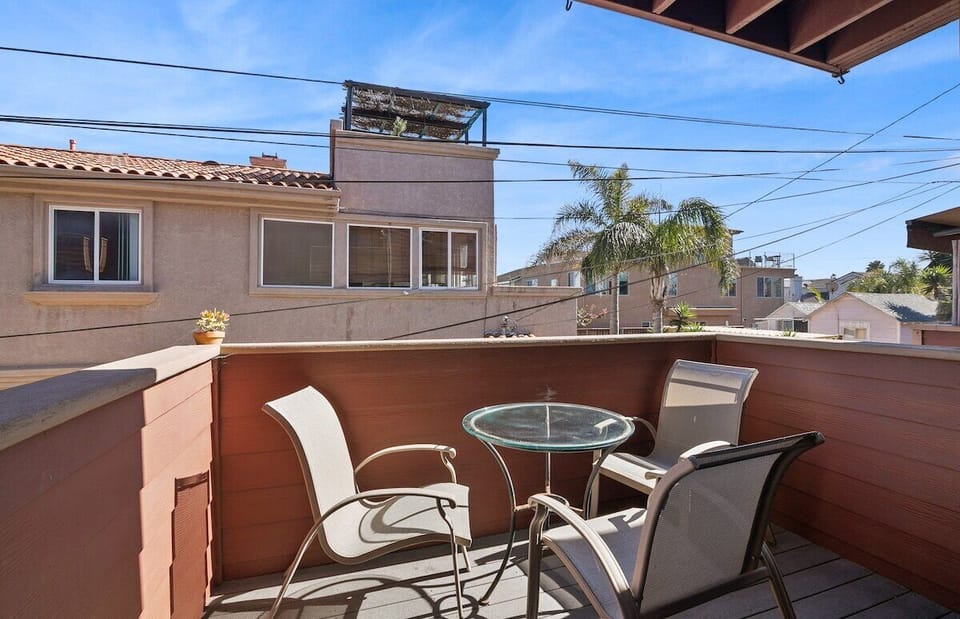 Balcony with outdoor seating