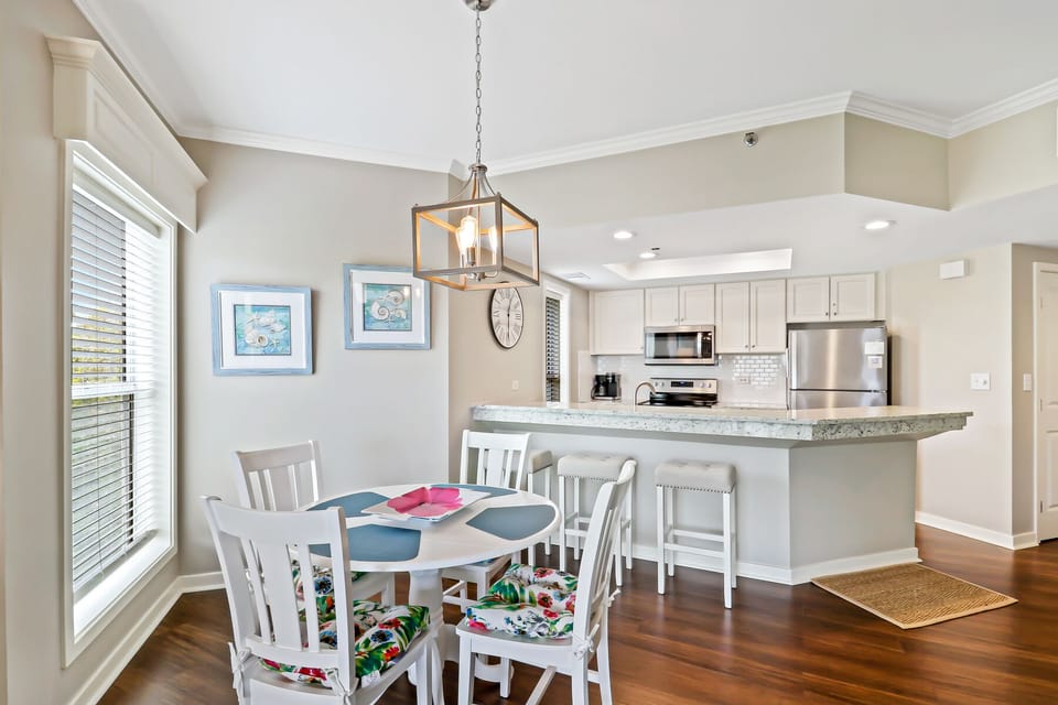 517 Barrington | Dining Area - 517 Barrington | Dining Area