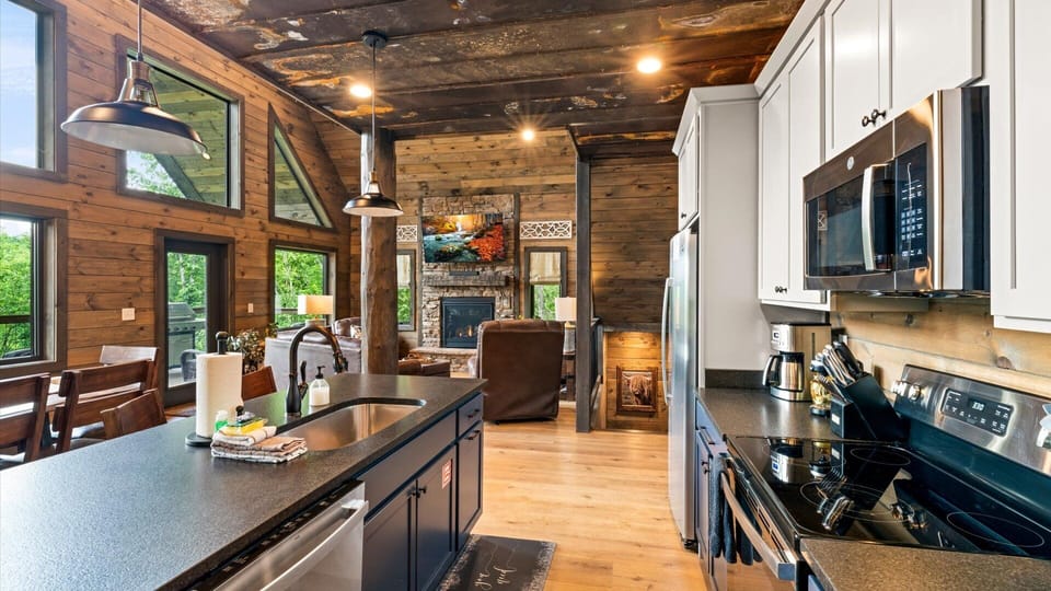 Spacious kitchen counters