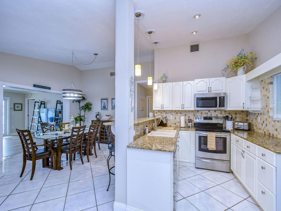 Kitchen | Dining Area