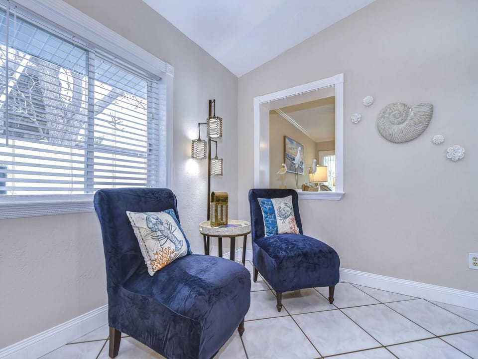 Kitchen Seating Area